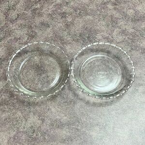 Vintage 6 inch Pyrex Pie Plates (2)